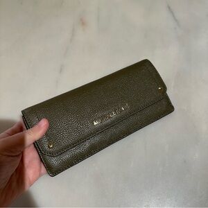 Michael michael kors hayes flat wallet